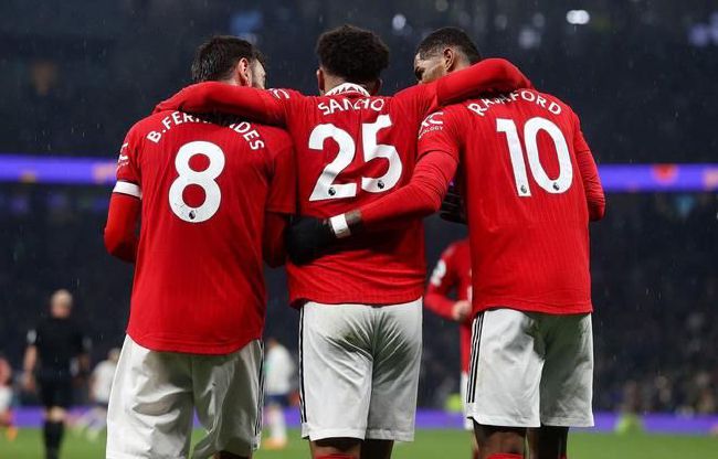 据英媒“Anfieldwatch”报道，本场比赛是远藤航近13天内的第5次首发出战，他也成为球队自2006年1月来首位完成13天5赛的球员，且此前球队仅有6人取得过该成就：芬南、卡拉格、海皮亚、杰拉德、科威尔和克劳奇。